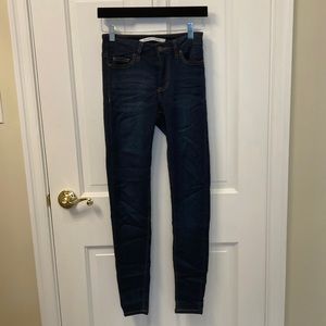 Celebrity Pink size 0 short stretchy pants with useable pockets! Never worn.